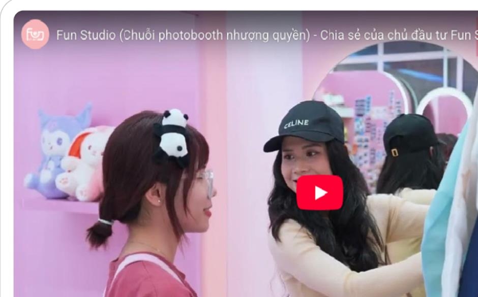 Couple Retro Booth